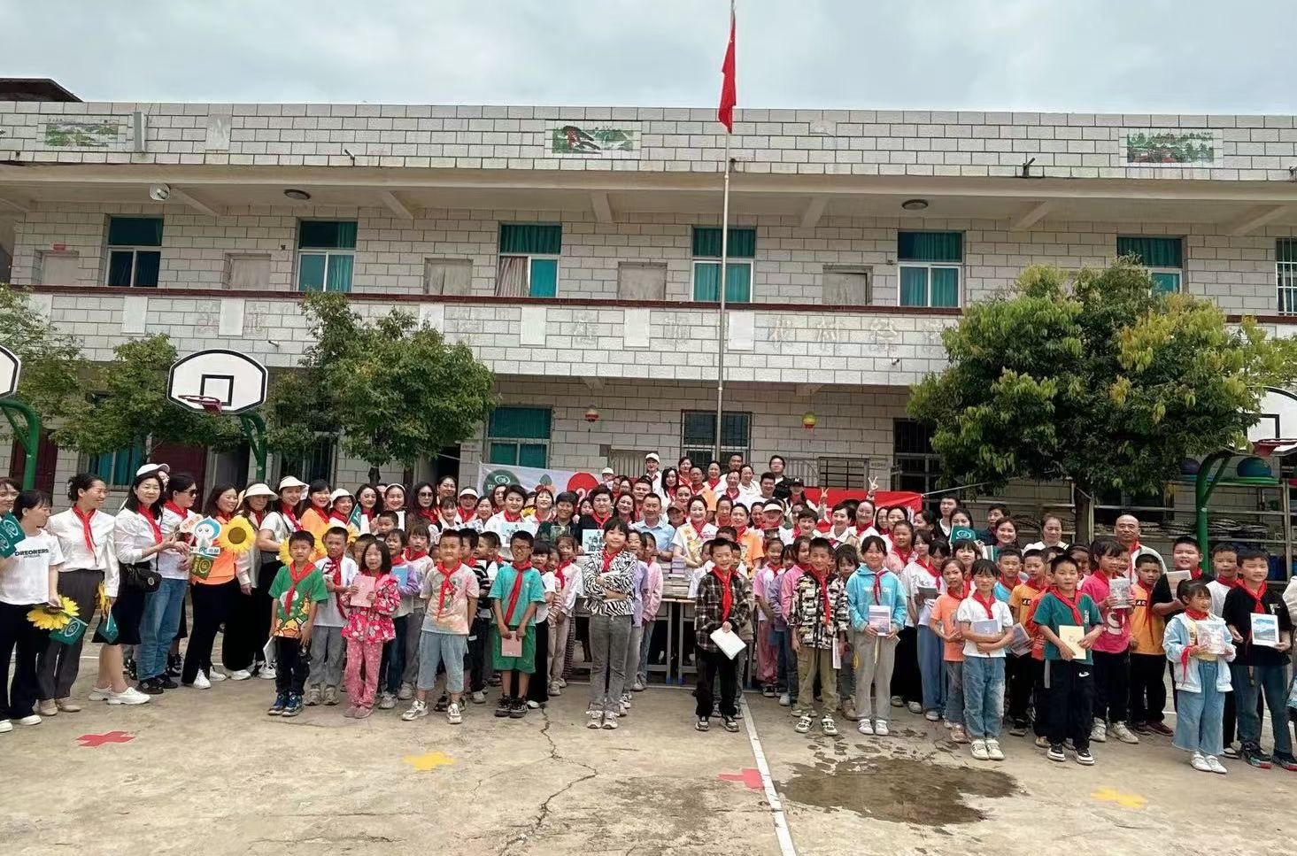 让爱延续,从未间断 | 米兰·体育_米兰(中国)公益季暖心回访 让爱延续,从未间断 | 米兰·体育_米兰(中国)公益季暖心回访